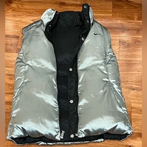 Nike reversible puffy down vest-black/silver, pockets, button & zip up